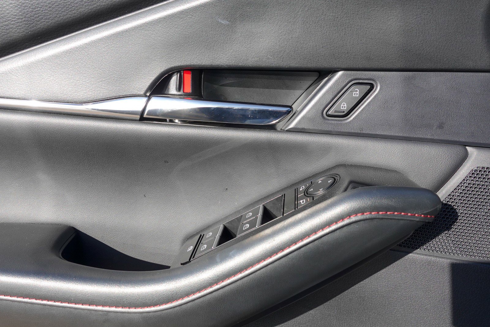 Used 2025 MAZDA CX-30 AWD 2.5 S w/ Preferred Package image 12