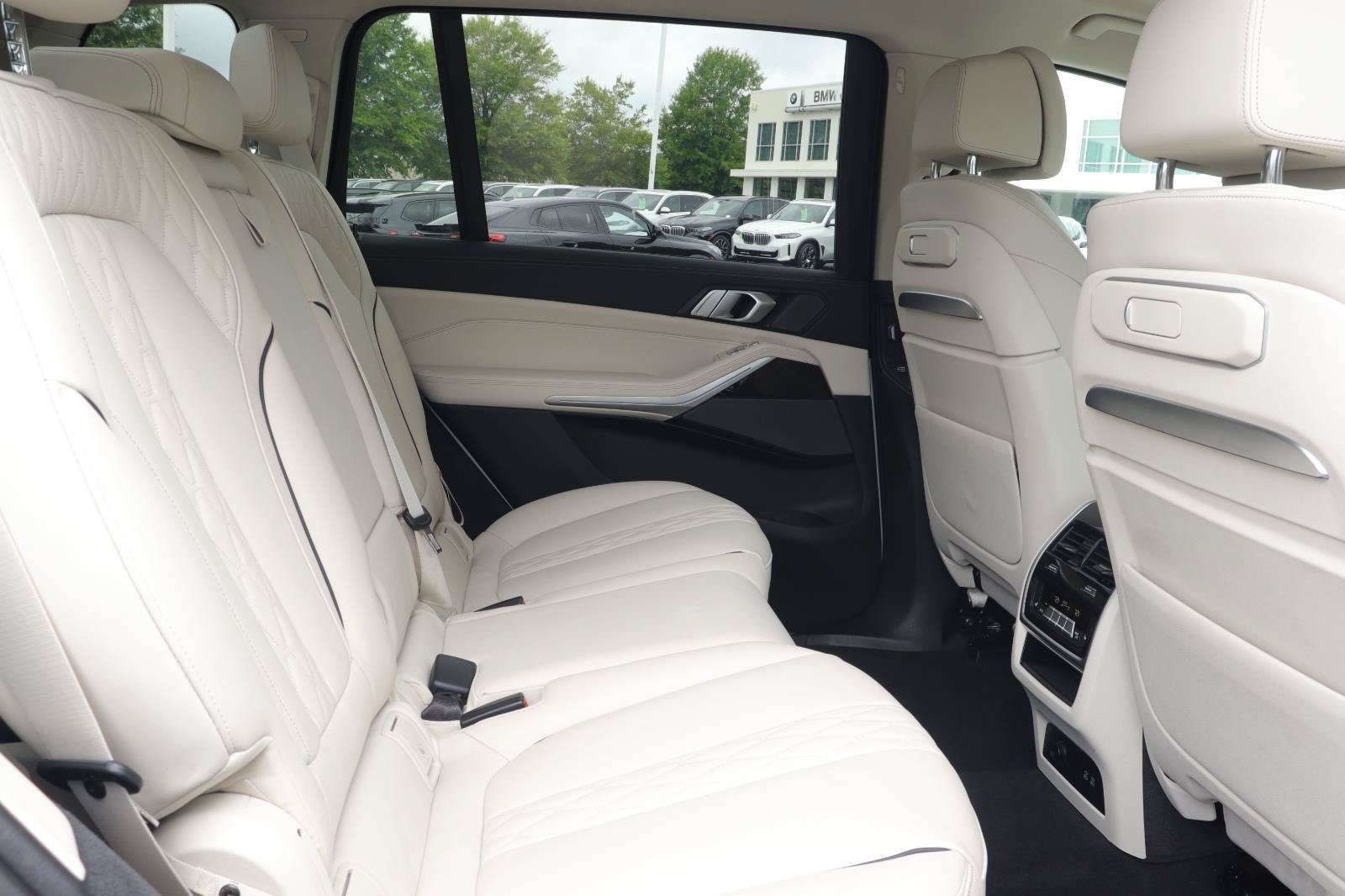 Used 2024 BMW X7 xDrive40i w/ Premium Package AWD/4WD image 24