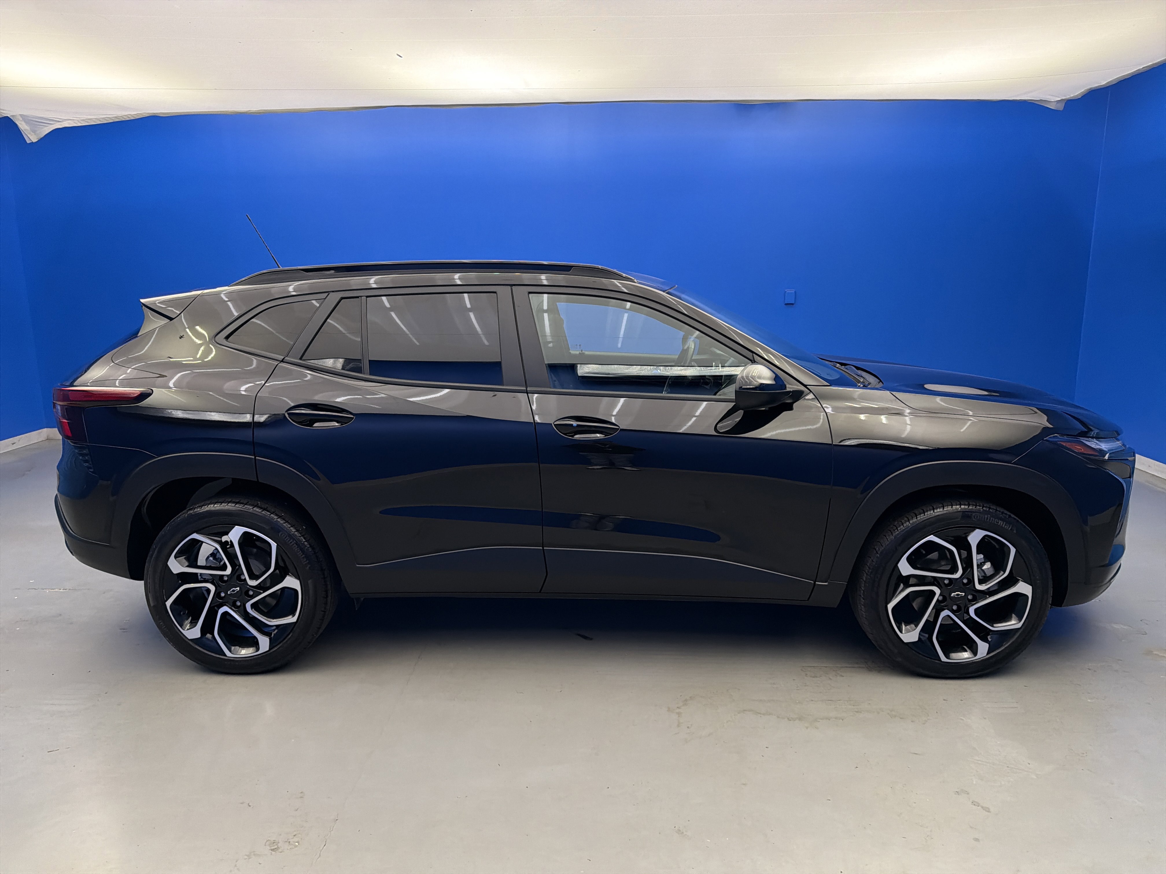 Used 2024 Chevrolet Trax RS w/ Sunroof Package FWD image 8