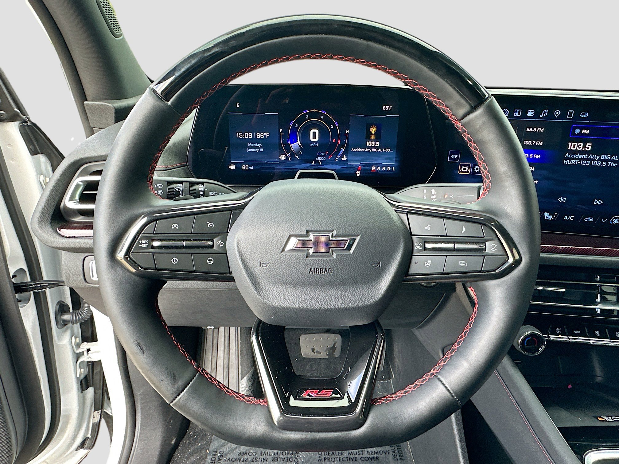 Used 2025 Chevrolet Traverse RS image 11