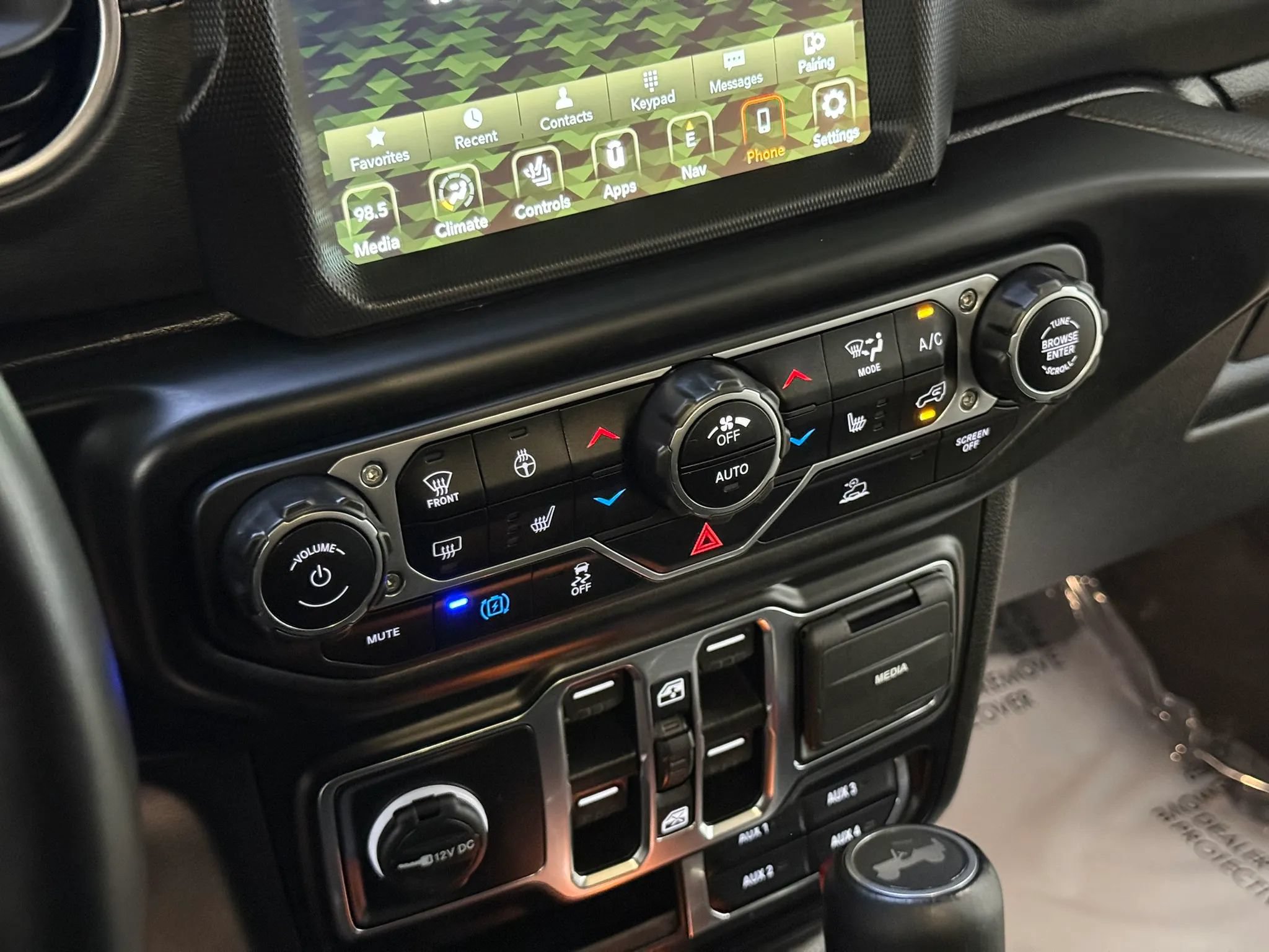 Used 2022 Jeep Wrangler Unlimited Sahara w/ Cold Weather Group AWD/4WD image 24