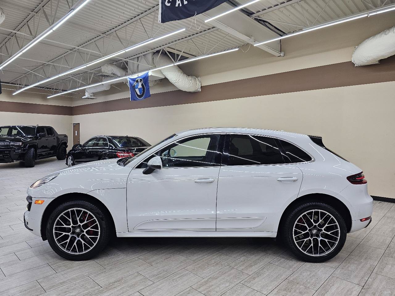 Used 2017 Porsche Macan Turbo AWD/4WD image 9