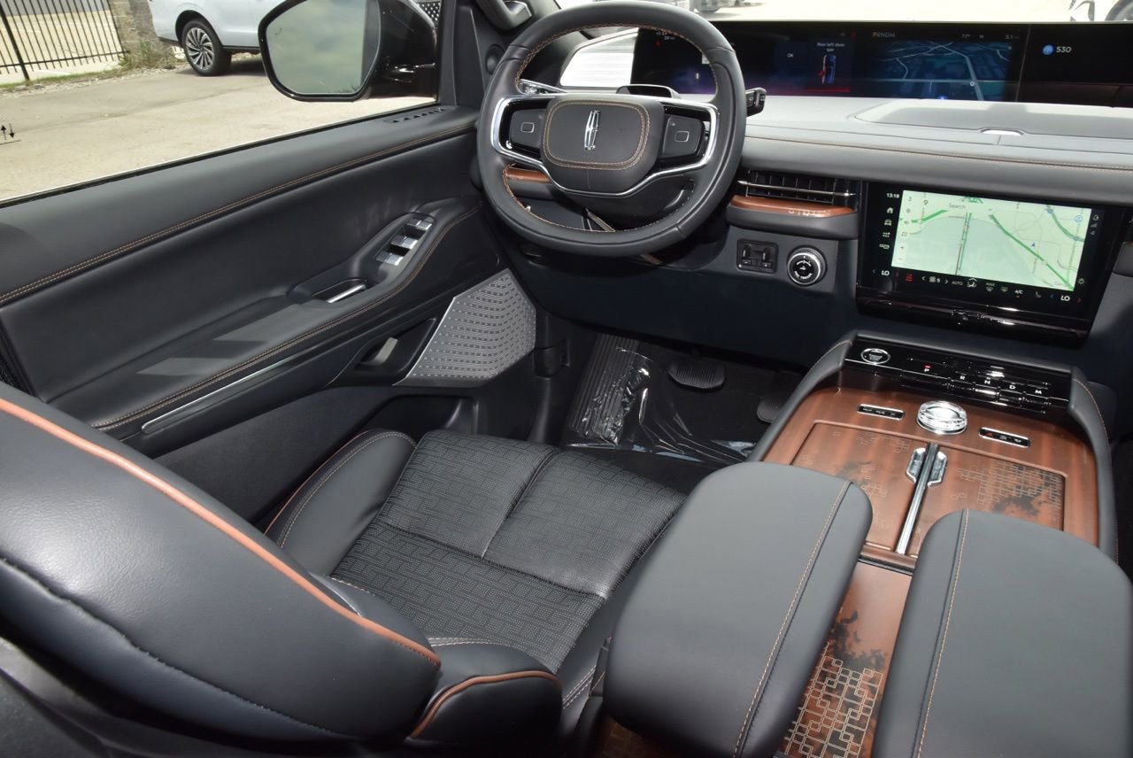 New 2026 Lincoln Navigator L Black Label AWD/4WD image 14