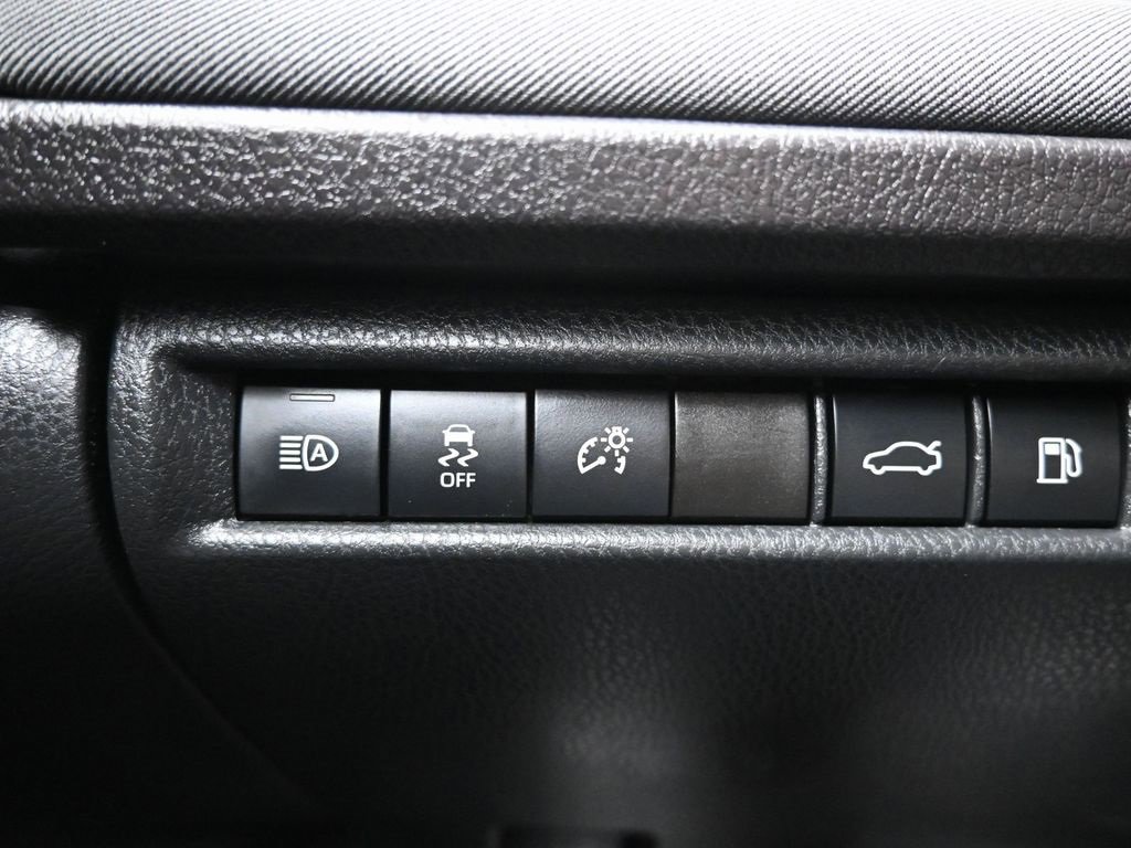 Used 2025 Toyota Camry LE w/ Convenience Package image 28