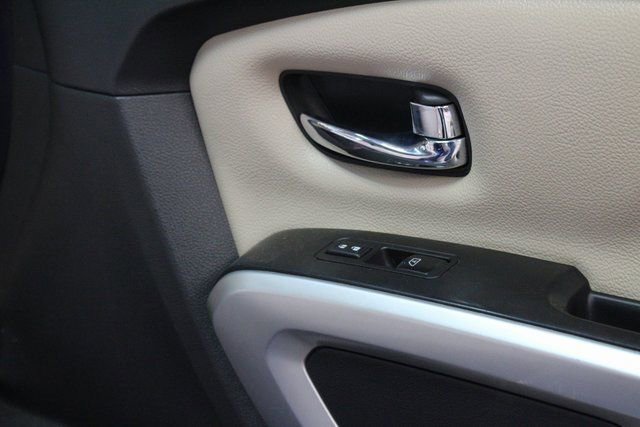 Used 2016 Nissan Titan SL image 10