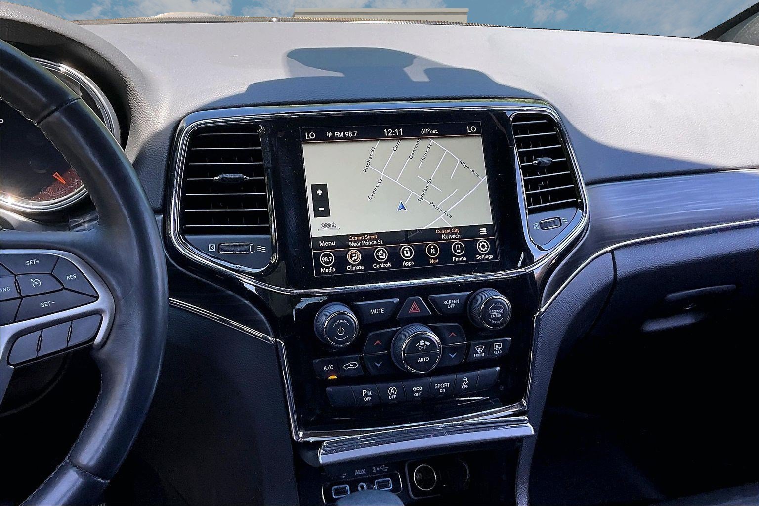 Certified 2021 Jeep Grand Cherokee Limited AWD/4WD image 6