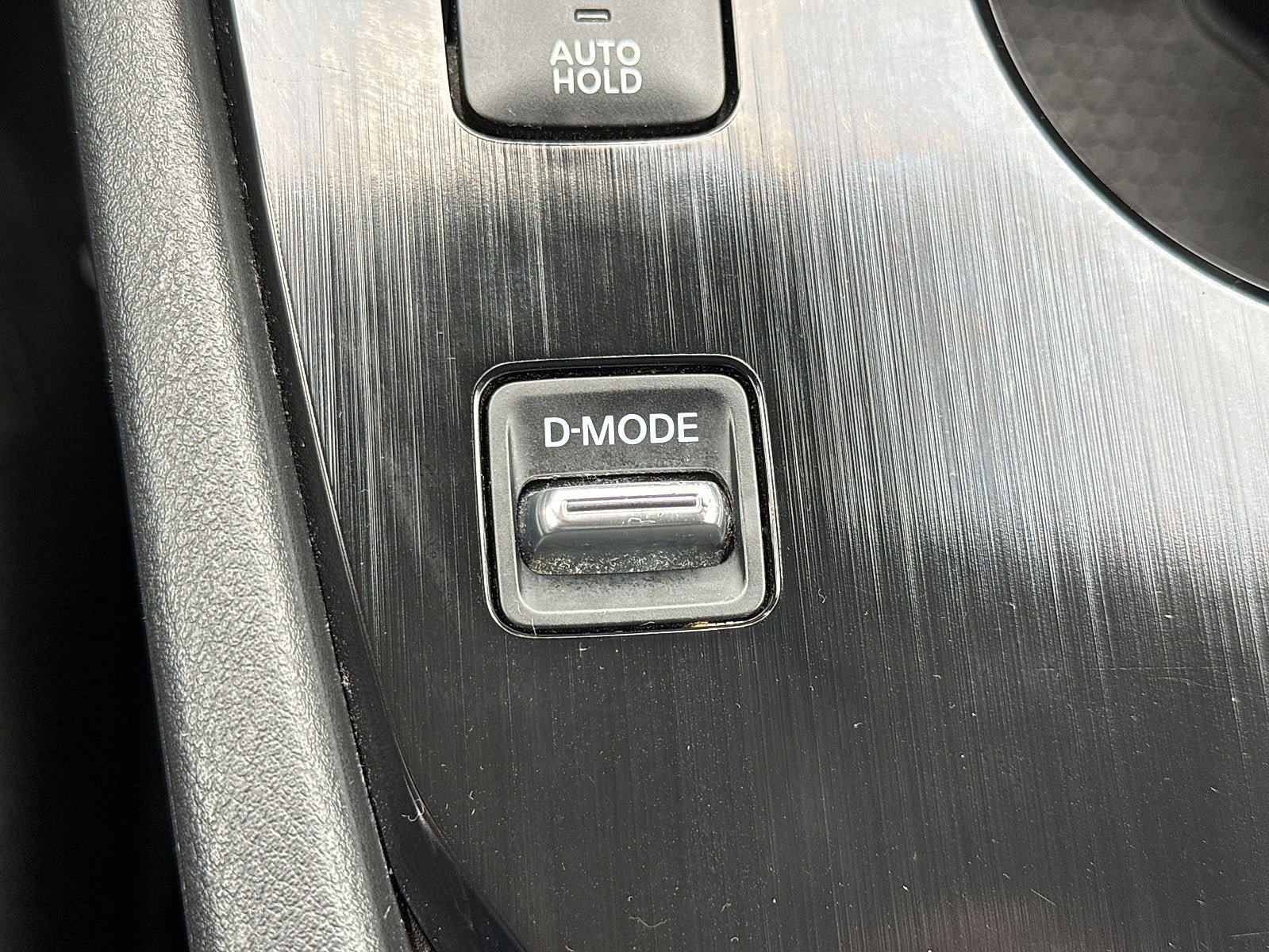 Used 2024 Nissan Rogue S FWD image 25