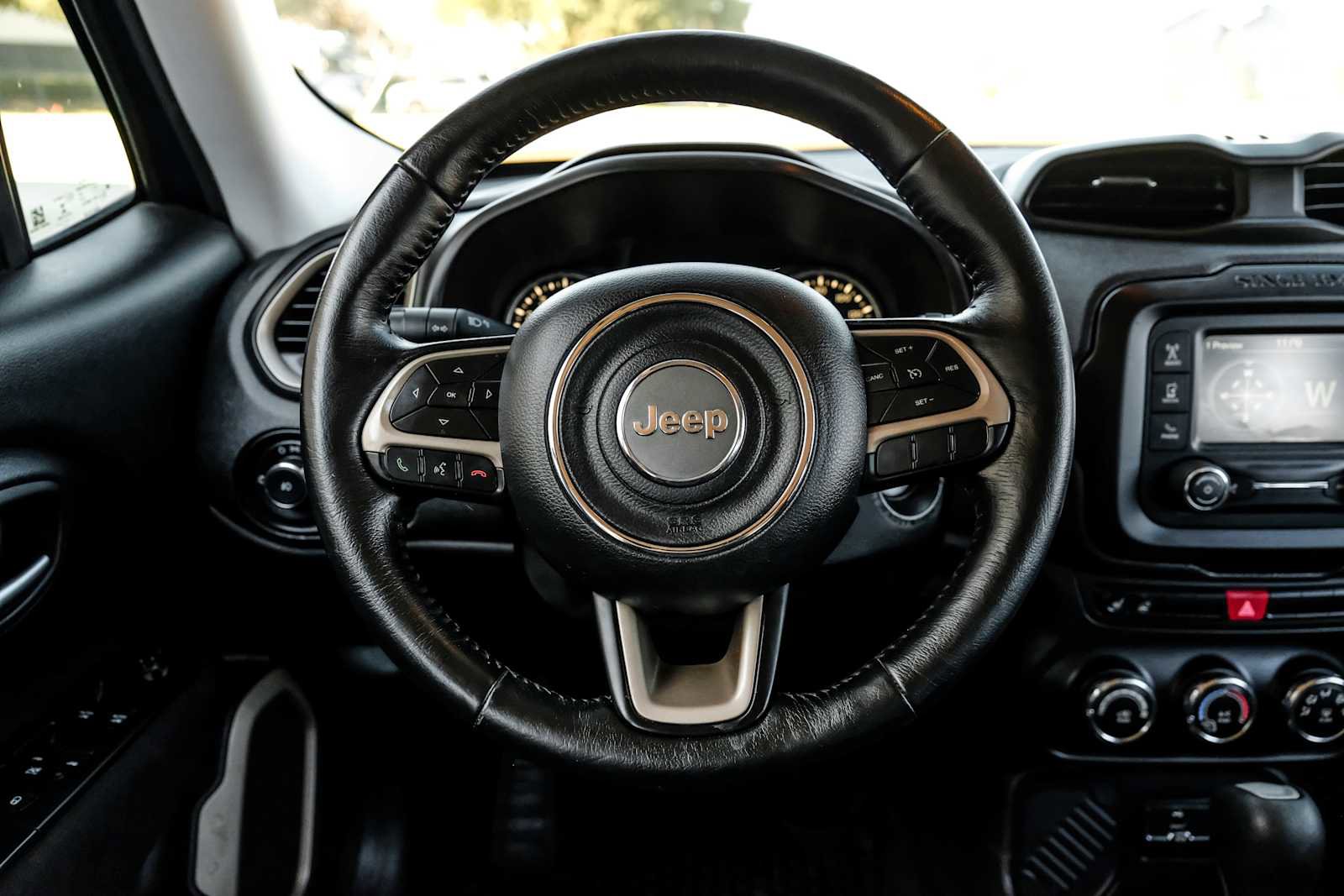 Used 2017 Jeep Renegade Latitude w/ Cold Weather Group image 13