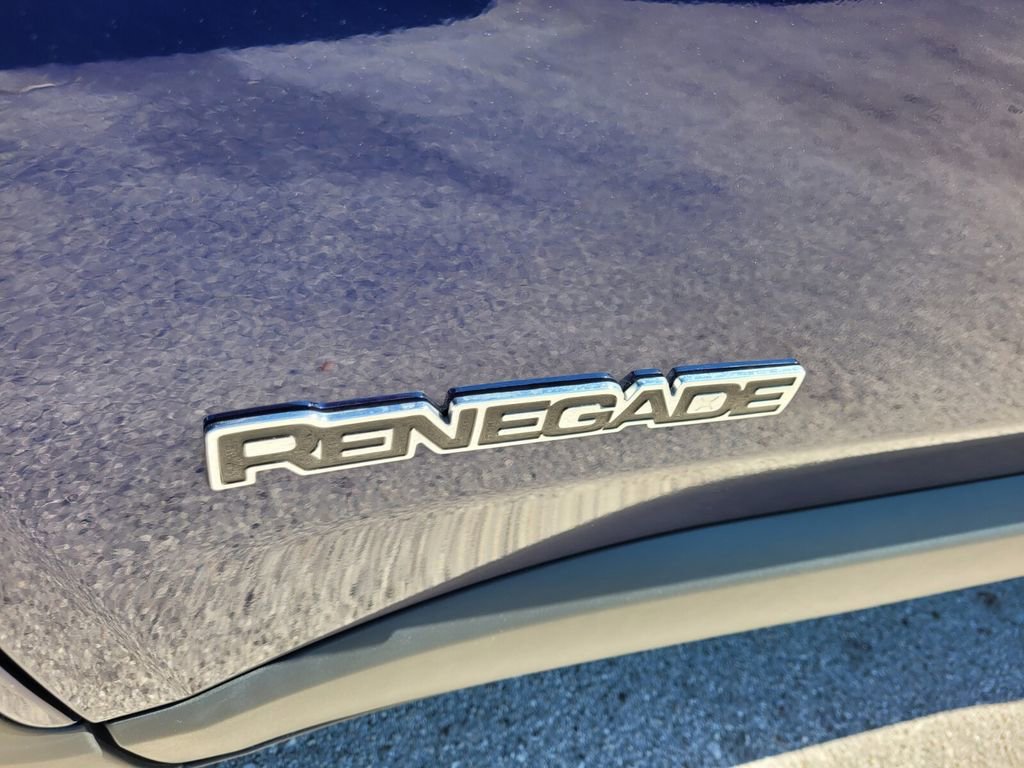 Used 2020 Jeep Renegade Latitude w/ Cold Weather Group image 4