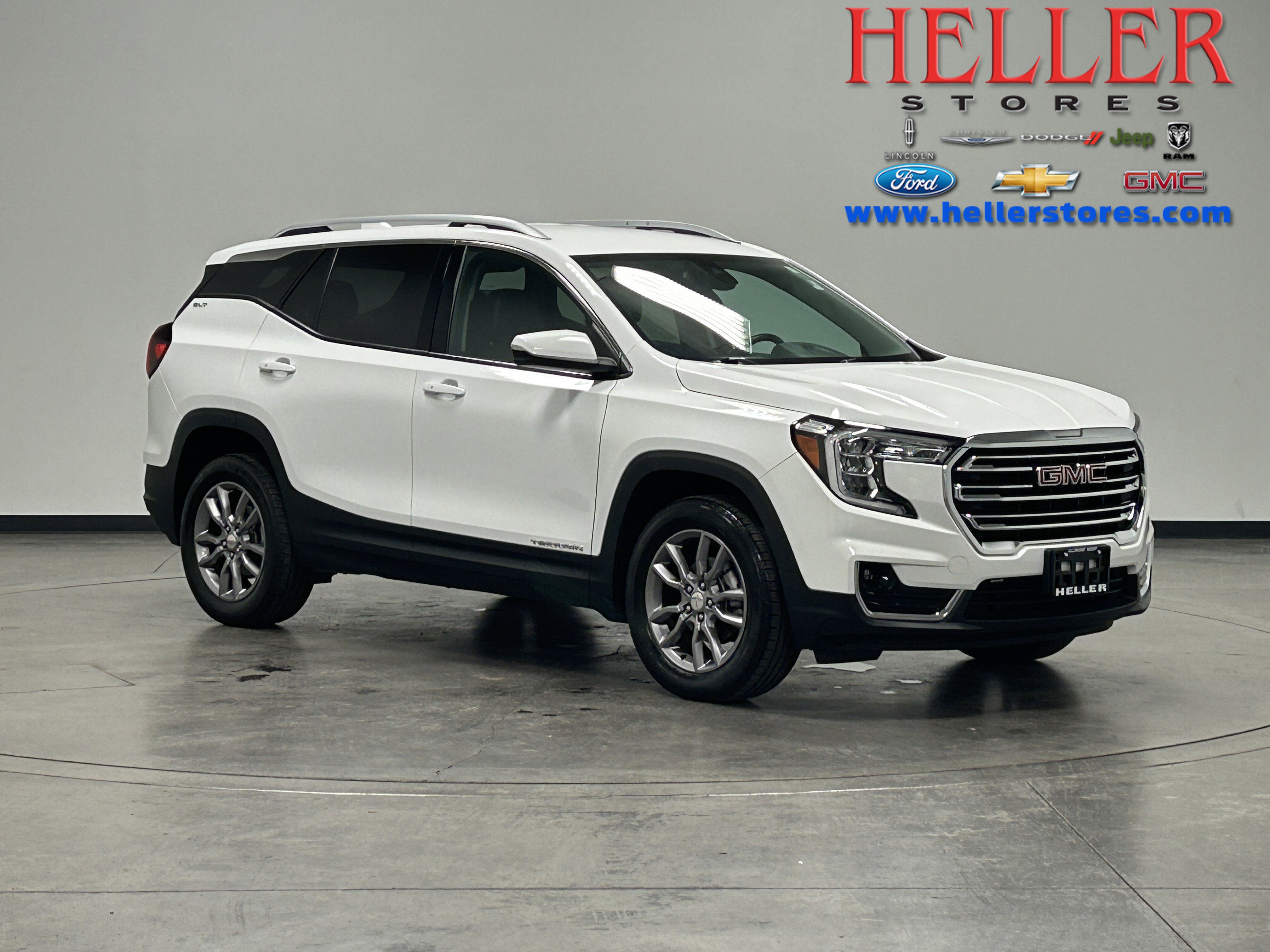 Used 2023 GMC Terrain SLT image 1