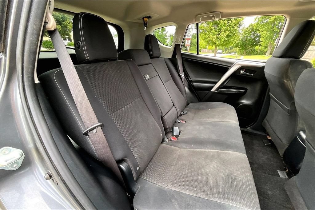 Used 2018 Toyota RAV4 XLE AWD/4WD image 26