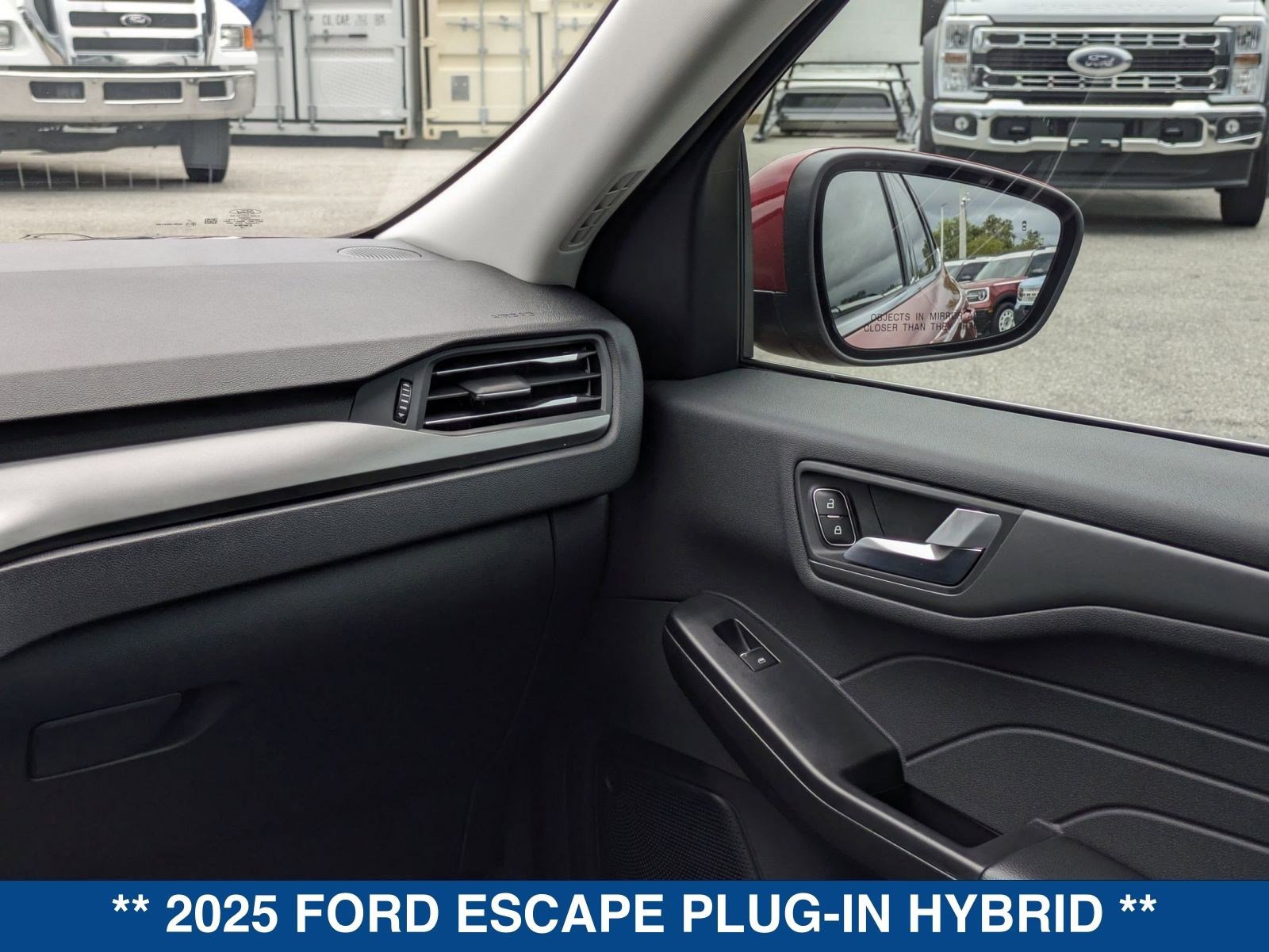 New 2025 Ford Escape SE image 19