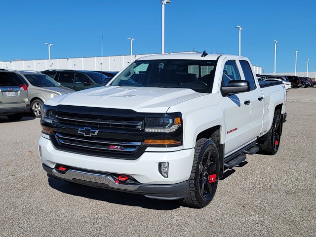 Used 2017 Chevrolet Silverado 1500 LT w/ Redline Edition AWD/4WD image 2