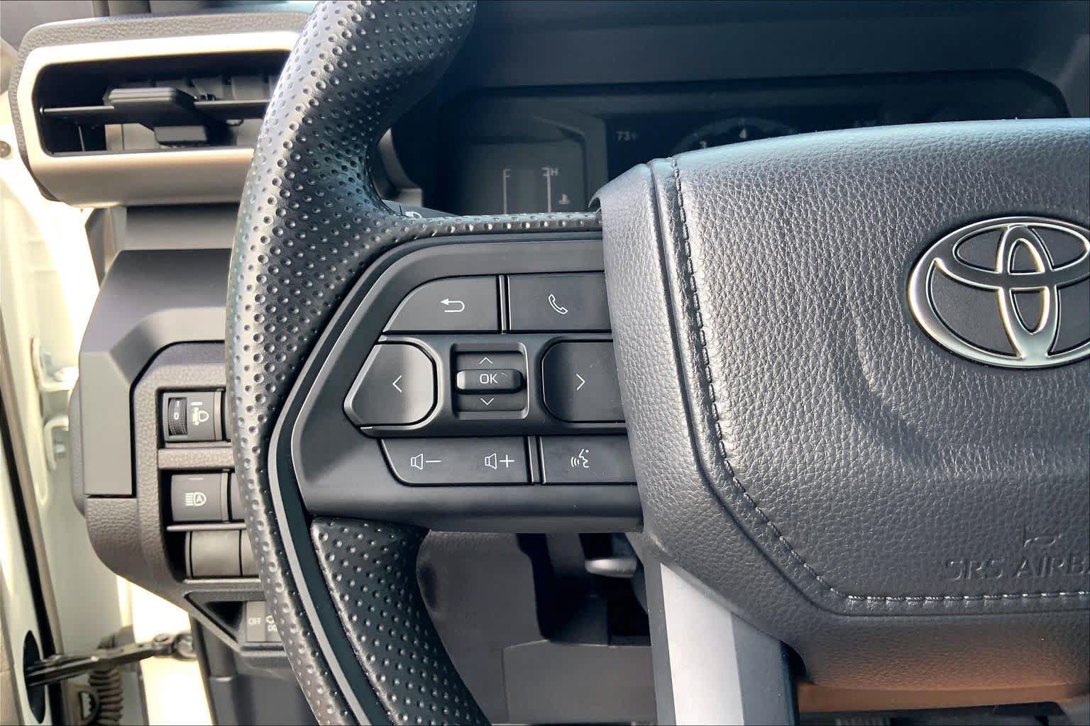 Used 2025 Toyota Tacoma SR AWD/4WD image 24