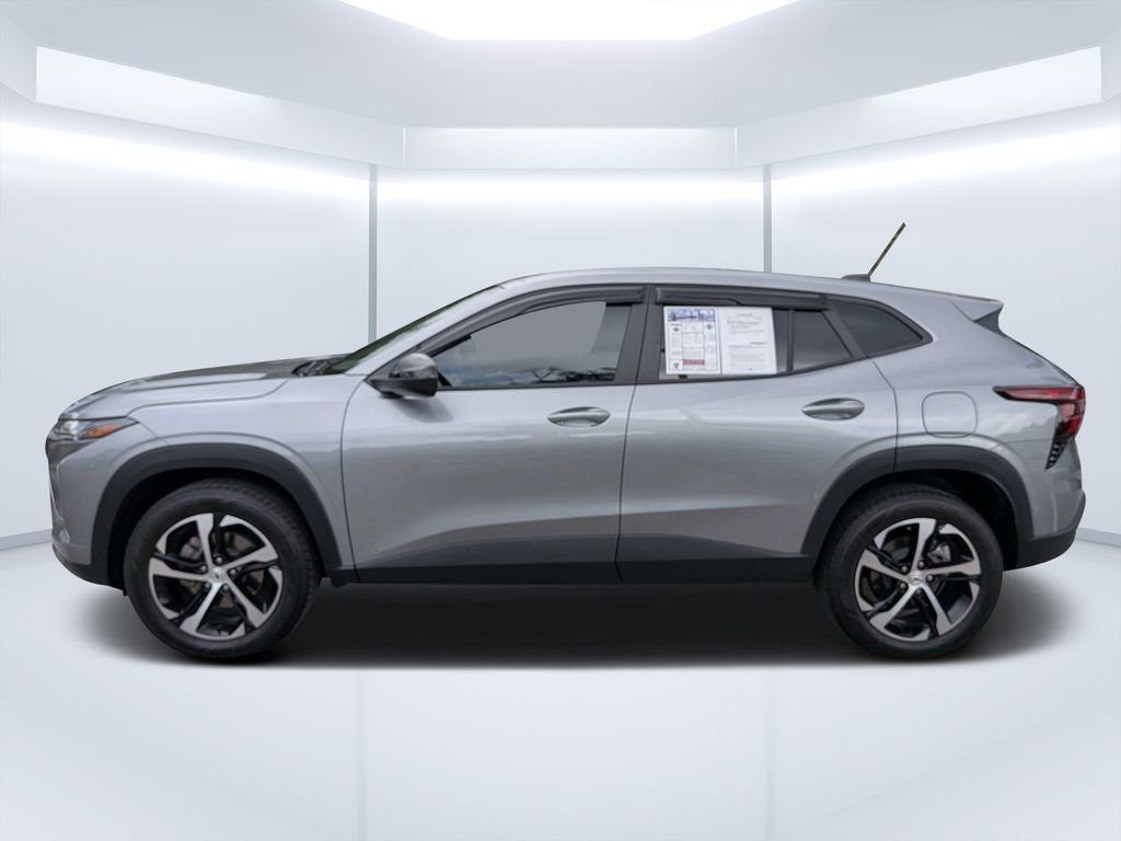 Used 2025 Chevrolet Trax RS w/ Sunroof Package FWD image 6