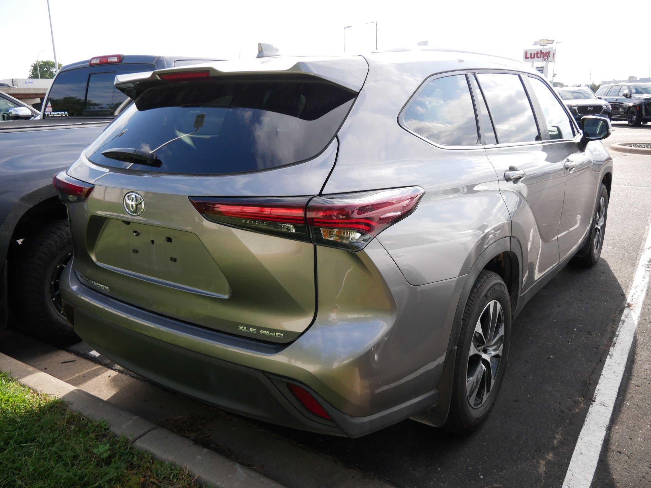 Used 2026 Toyota Highlander XLE AWD/4WD image 4