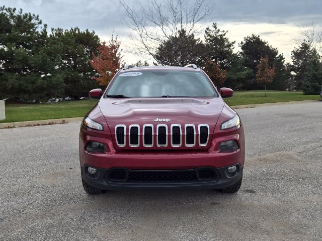 Used 2015 Jeep Cherokee Latitude w/ Comfort/Convenience Group AWD/4WD image 2