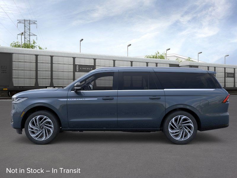 New 2026 Lincoln Navigator L Reserve image 3