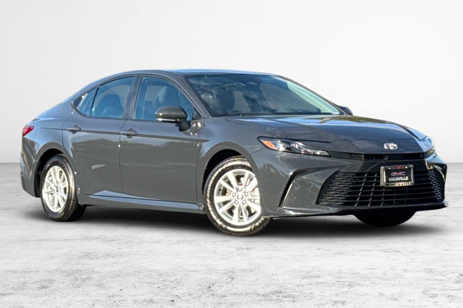 Used 2025 Toyota Camry LE image 2