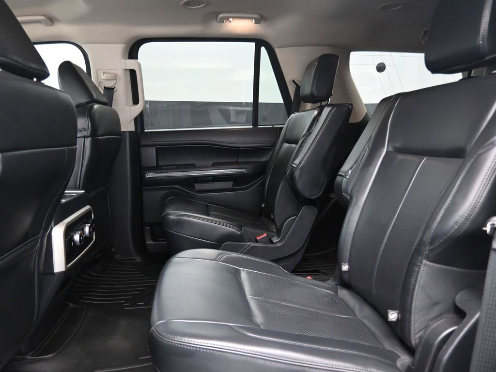 Used 2022 Ford Expedition XLT image 18