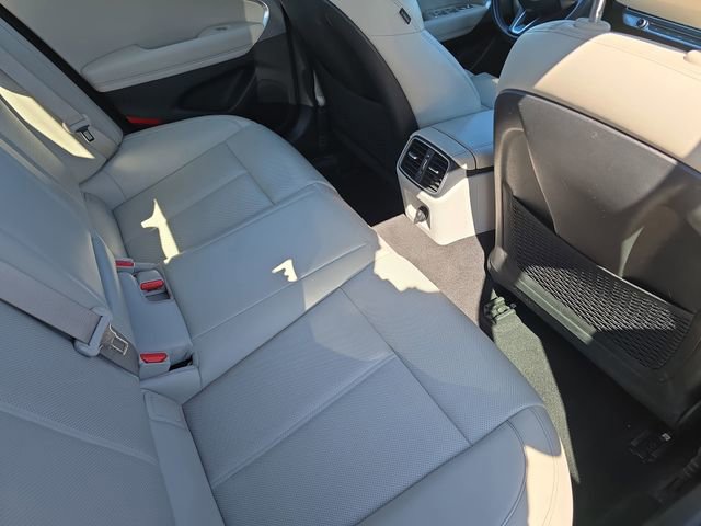 Used 2023 Genesis G70 2.0T image 13