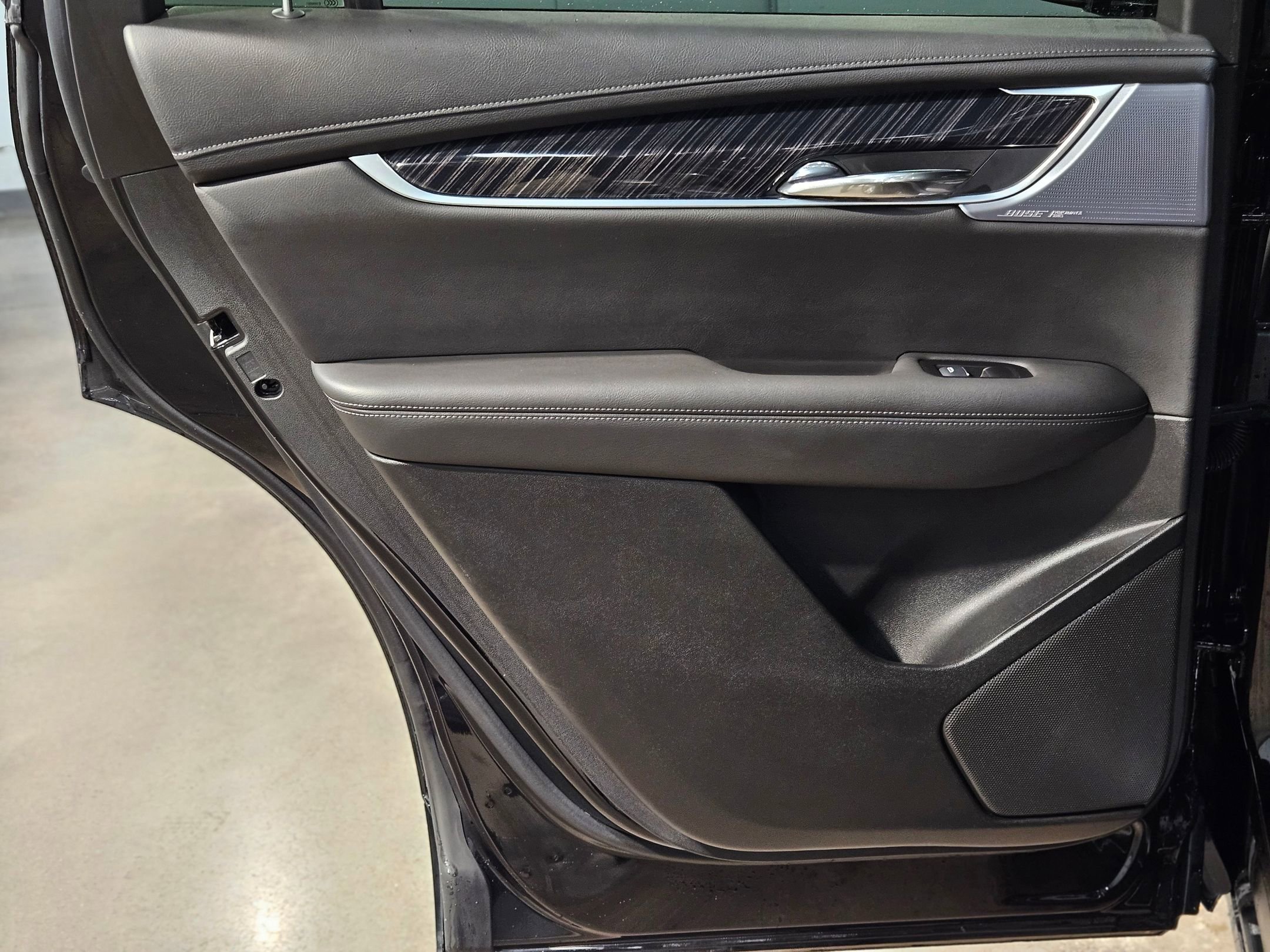 Used 2025 Cadillac XT6 Premium Luxury image 36