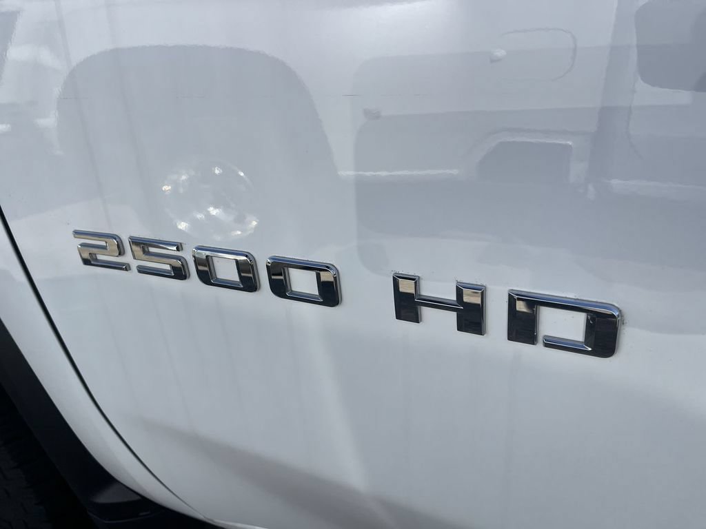 Used 2024 Chevrolet Silverado 2500 LT AWD/4WD image 4