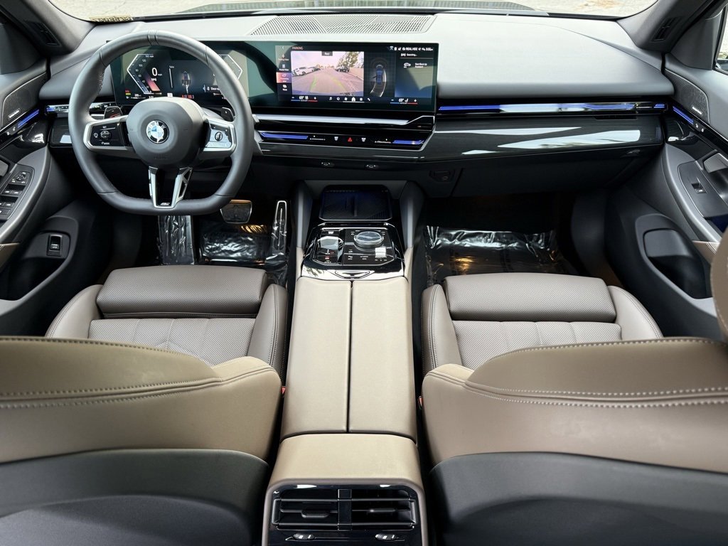 Used 2025 BMW 530i w/ M Sport Package image 32