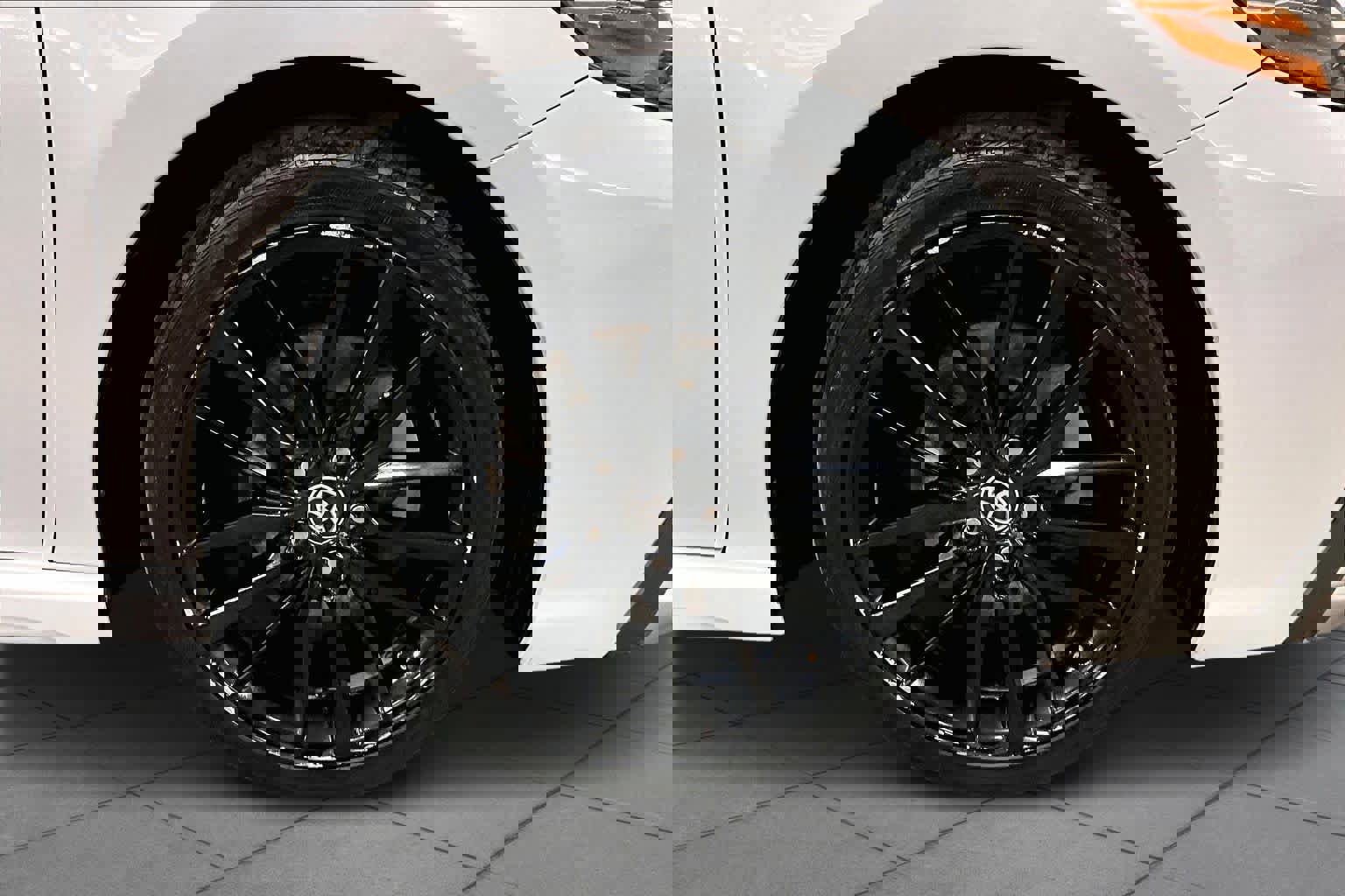 Used 2022 Toyota Camry XSE w/ Navigation Upgrade Package image 11