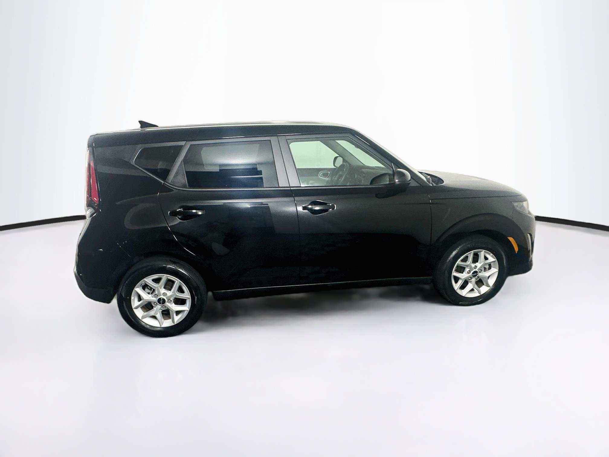 Used 2025 Kia Soul LX w/ LX Technology Package FWD image 10