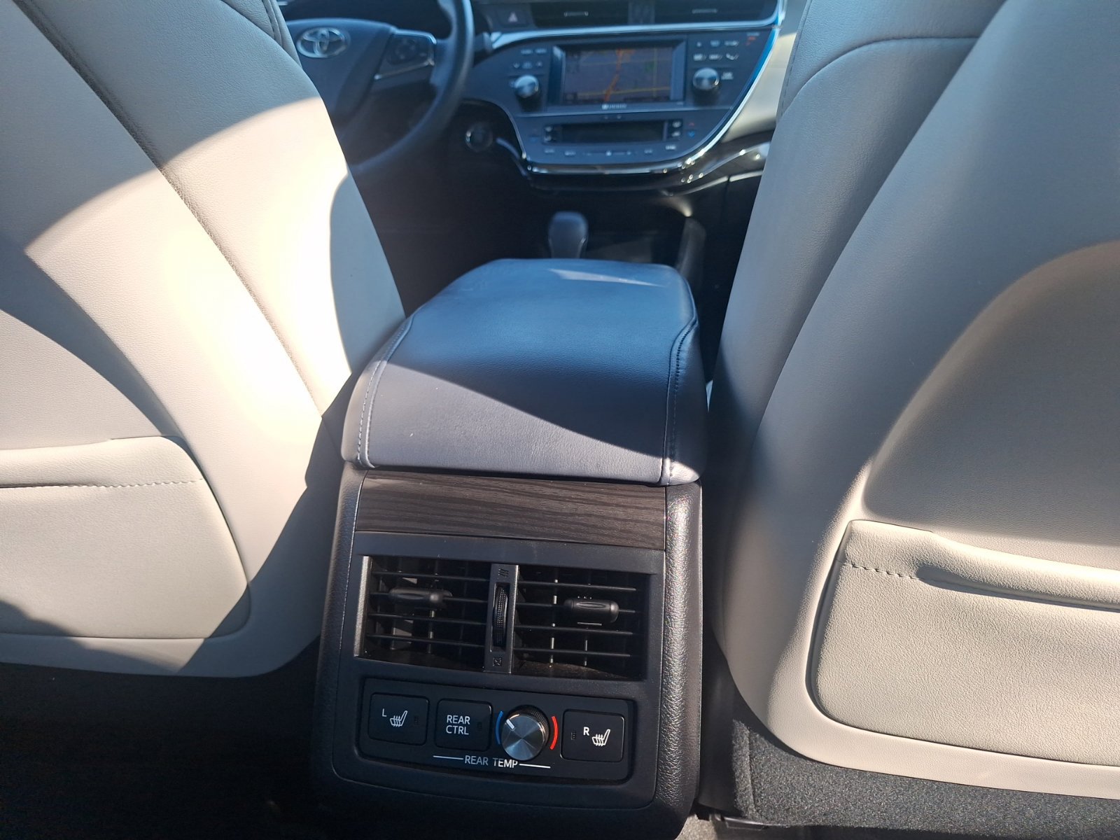 Used 2014 Toyota Avalon Limited FWD image 33
