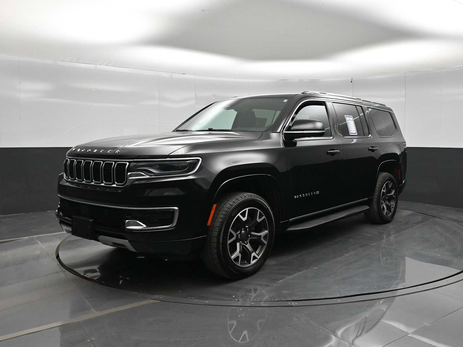 Used 2024 Jeep Wagoneer Series III AWD/4WD image 4