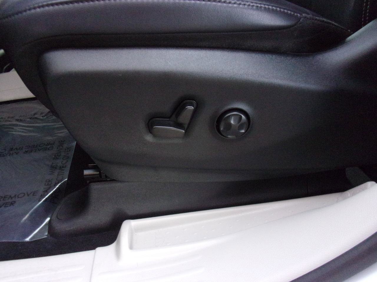 Used 2023 Chrysler Pacifica Touring-L image 18