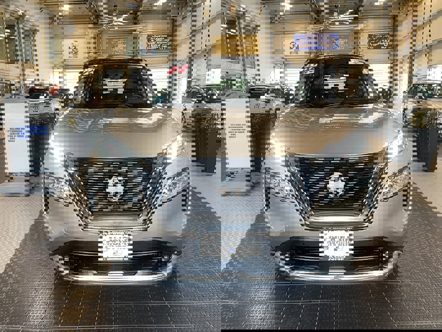 Used 2022 Nissan Rogue Platinum w/ Head-Up Display Package image 2