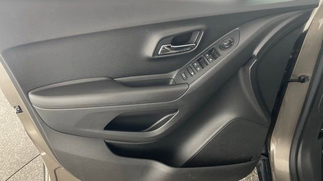 Used 2020 Chevrolet Trax LS image 34