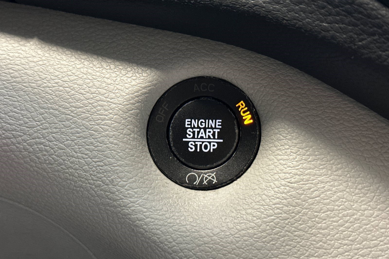 Used 2019 Jeep Cherokee Limited w/ Technology Group image 33