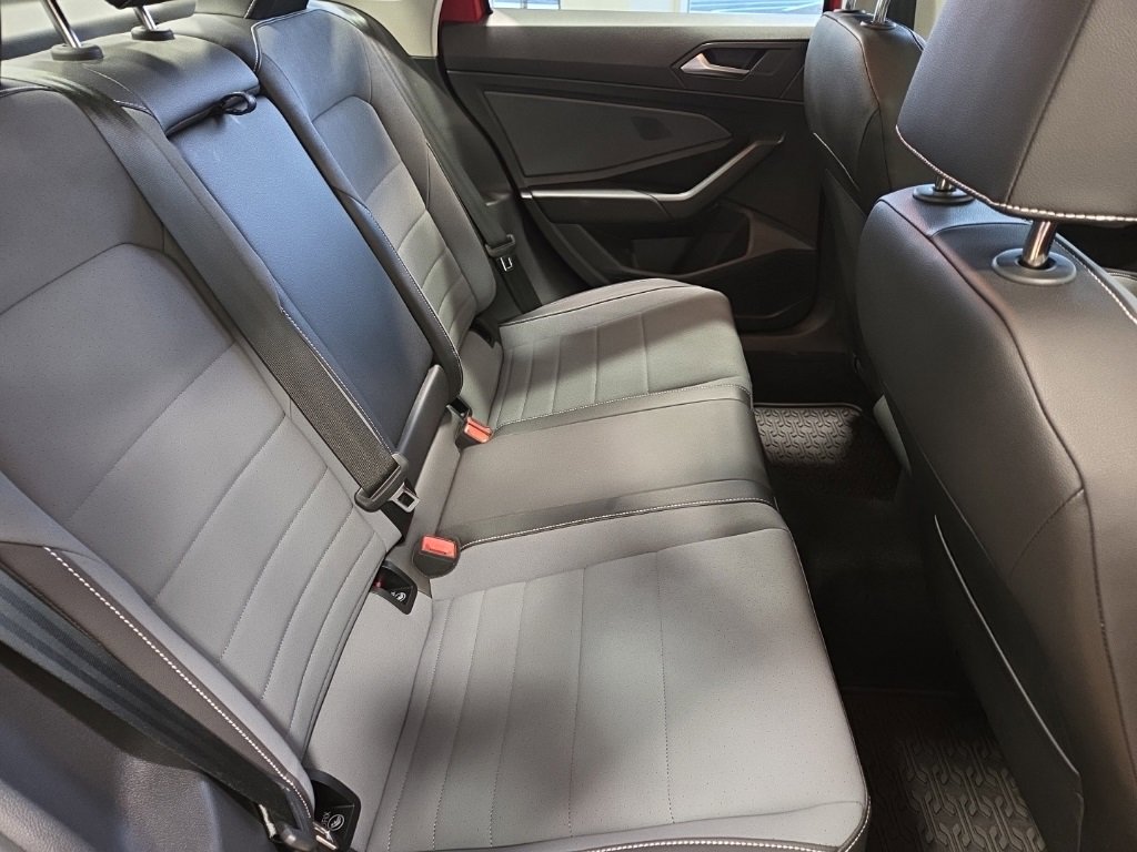 Used 2025 Volkswagen Jetta SE w/ Sunroof Package image 15
