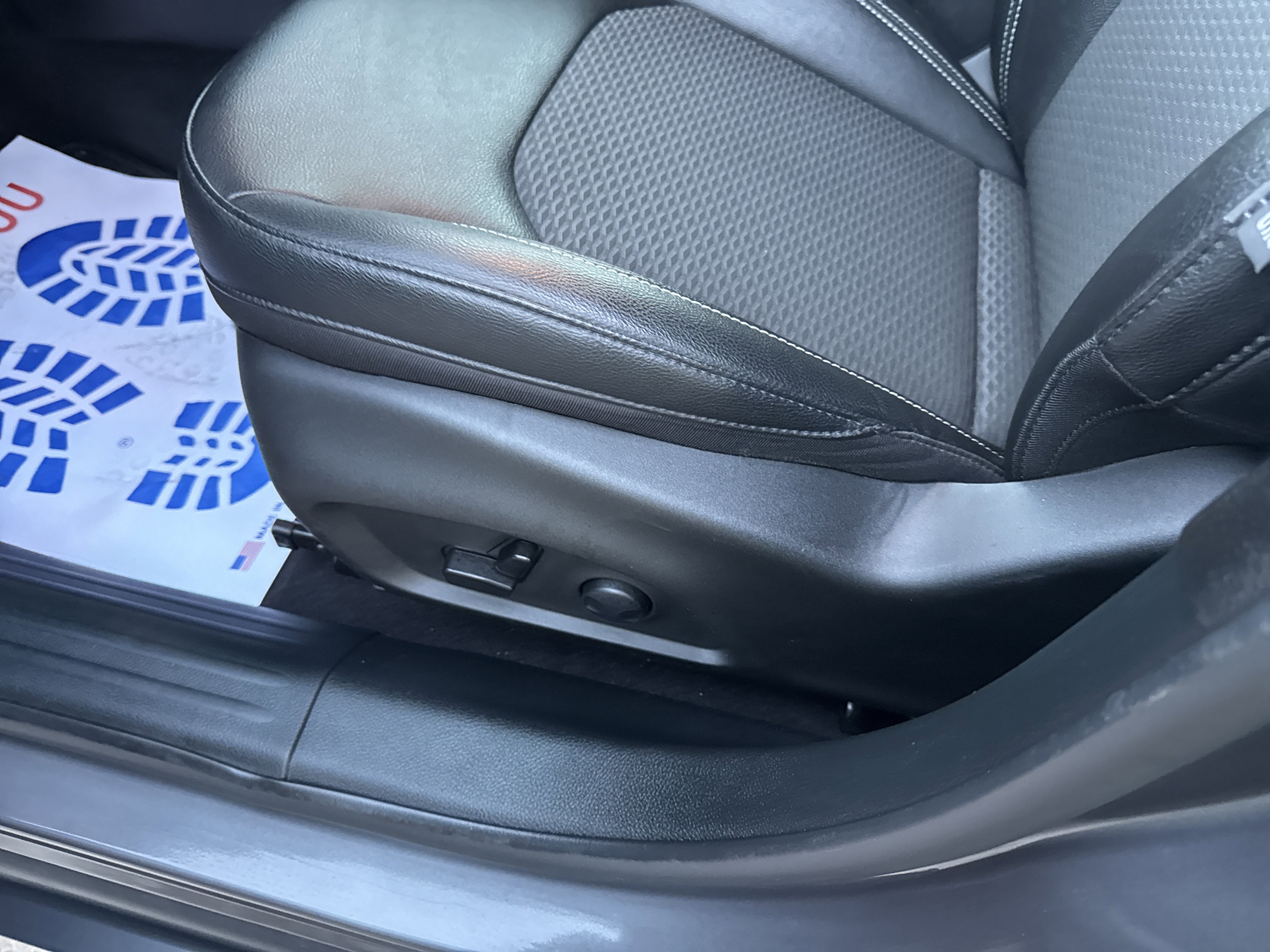 Used 2024 Jeep Compass Latitude w/ Convenience Group image 19