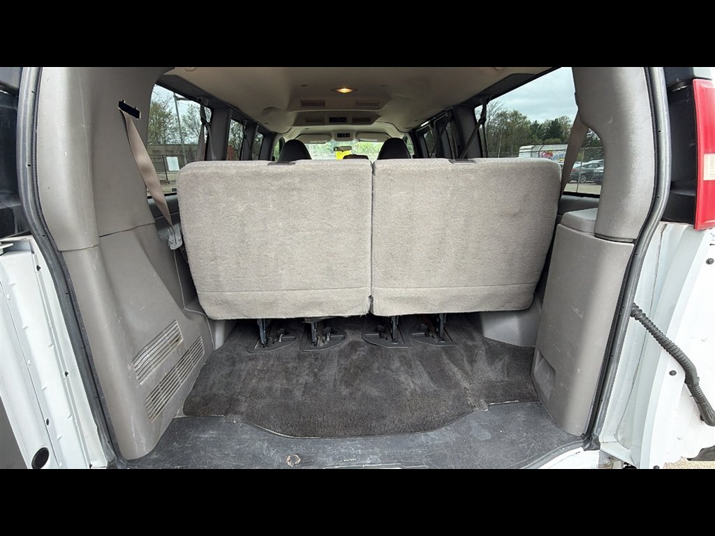Used 2015 Chevrolet Express 2500 LT w/ LT Preferred Equipment Group RWD image 19