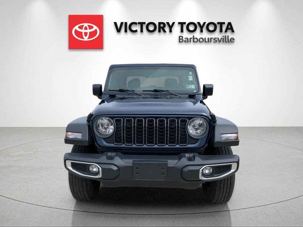 Used 2025 Jeep Gladiator Sport image 8