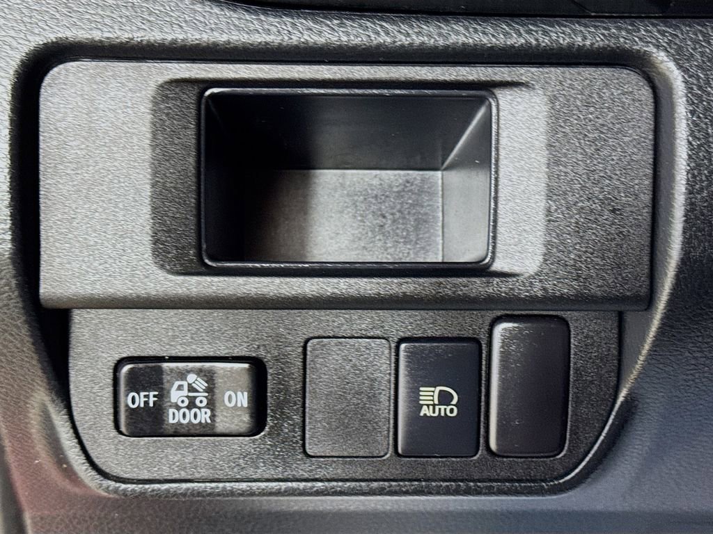 Used 2018 Toyota Tacoma SR w/ SR Convenience Package RWD image 11