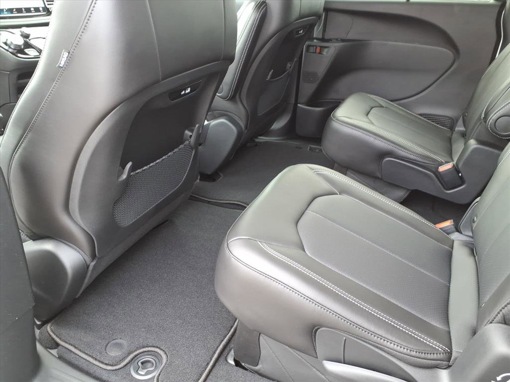 New 2026 Chrysler Pacifica Select image 35