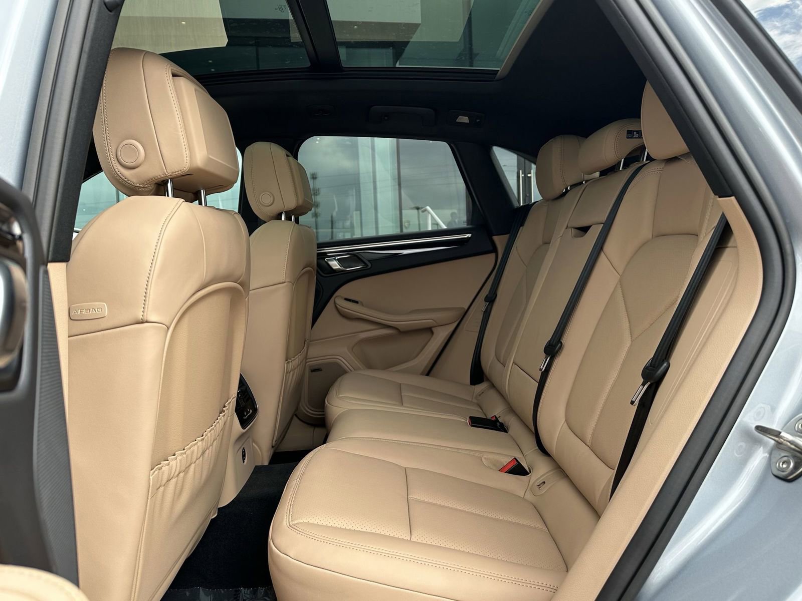 Certified 2026 Porsche Macan image 16