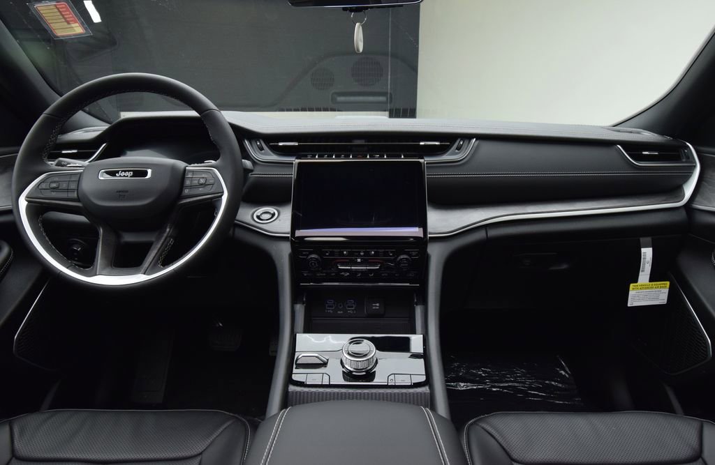 Used 2025 Jeep Grand Cherokee Limited 4xe image 22