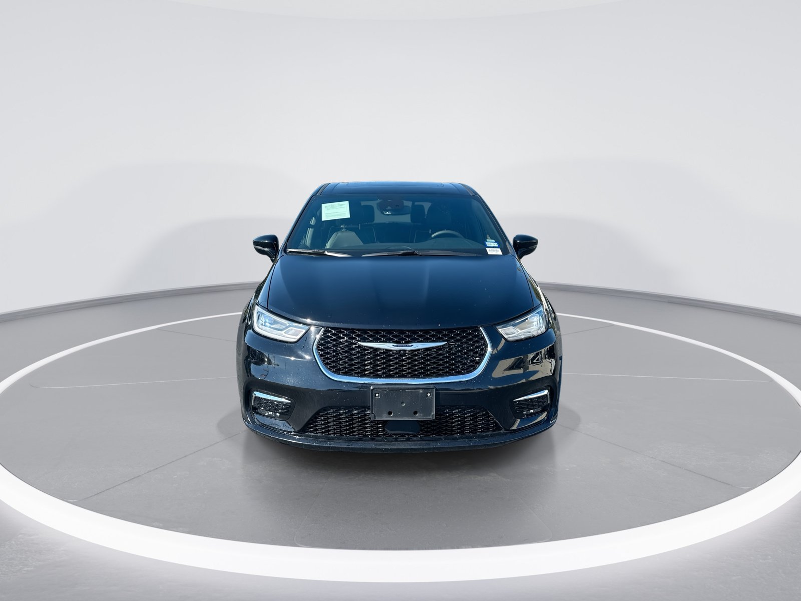 Used 2026 Chrysler Pacifica Limited FWD image 3
