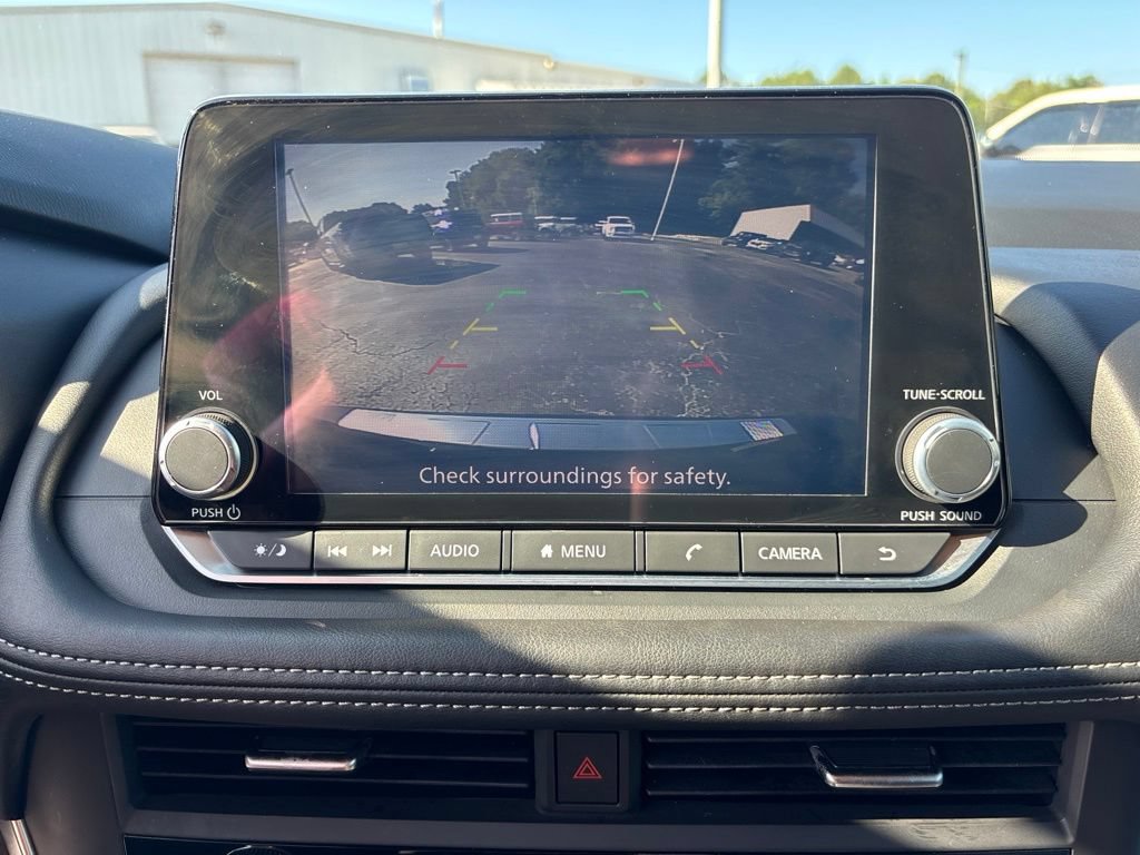 Used 2025 Nissan Rogue SV FWD image 29