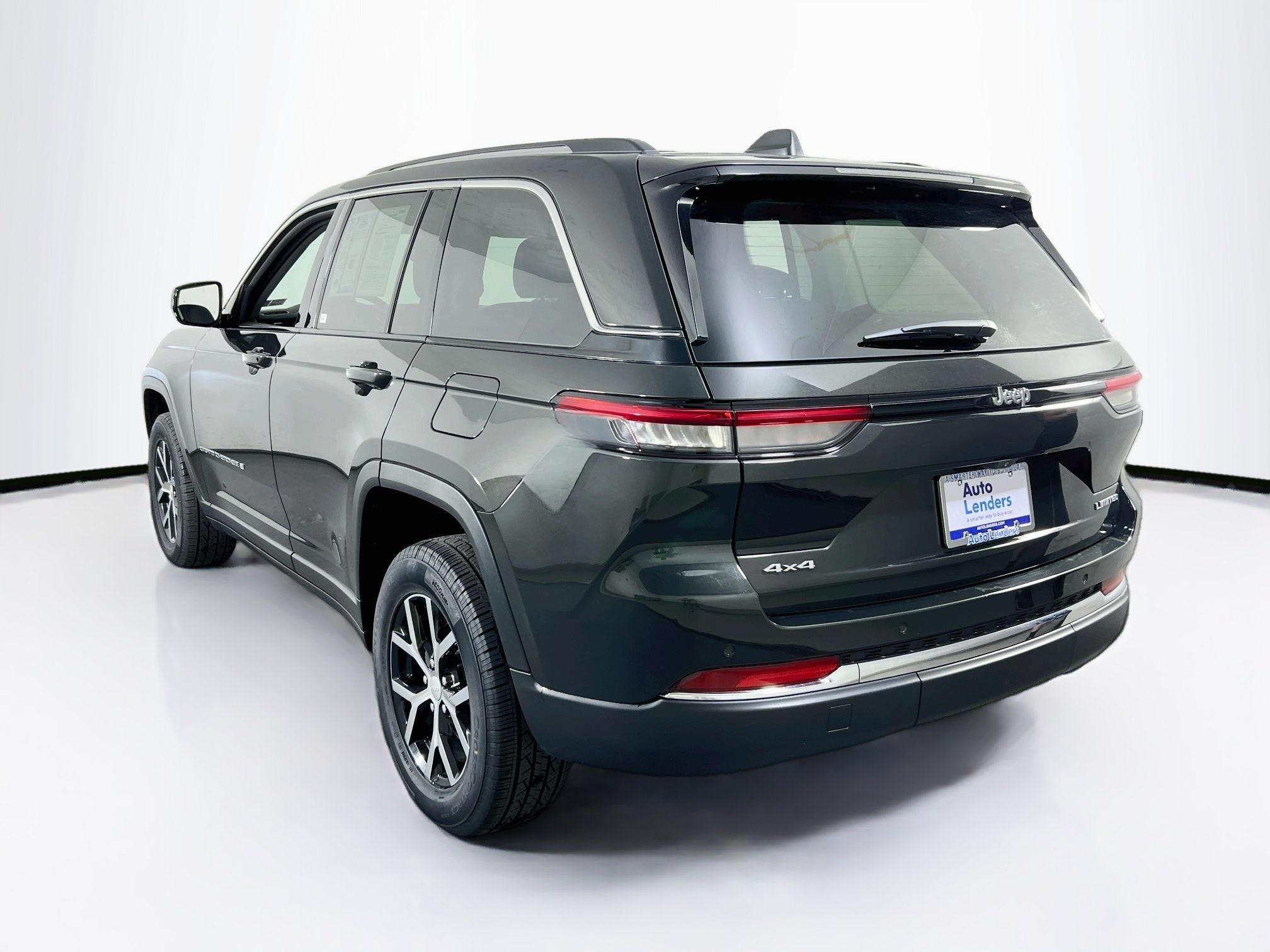 Used 2023 Jeep Grand Cherokee Limited AWD/4WD image 7
