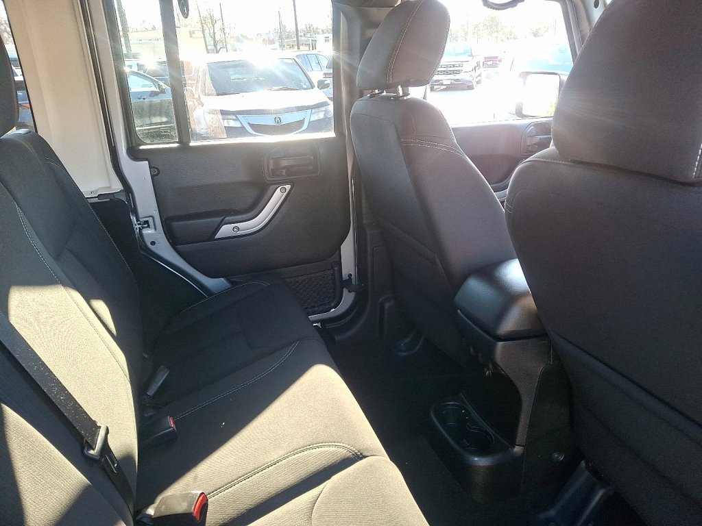 Used 2018 Jeep Wrangler Unlimited Rubicon w/ Cold Weather Group image 15