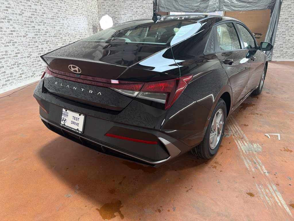 New 2026 Hyundai Elantra SE FWD image 7