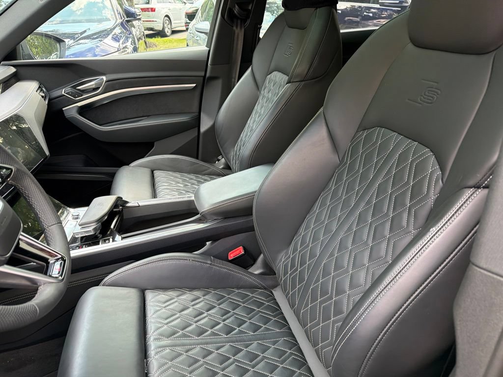 Used 2024 Audi SQ8 e-tron Premium Plus w/ Black Optic Package AWD/4WD image 4